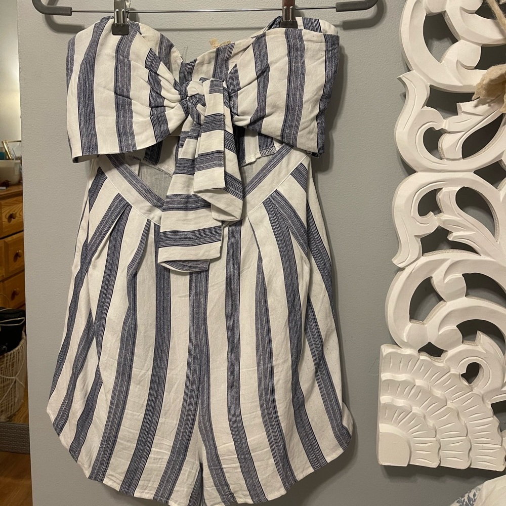 Strapless cut out romper